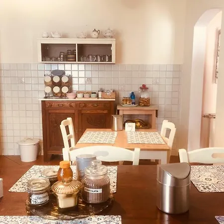 Maison Mami לינה וארוחת בוקר סרזאנה